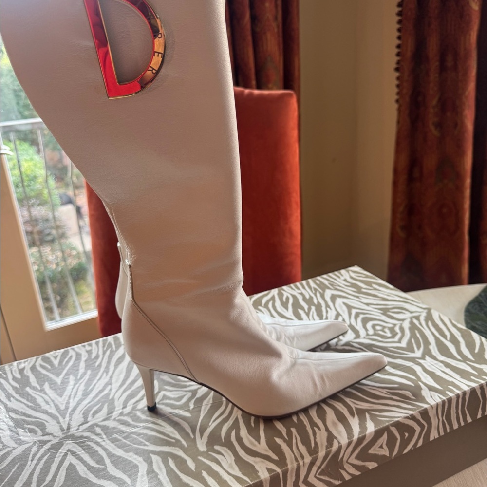 Vero Cuoio White Heeled Boots - Picture 7 of 16